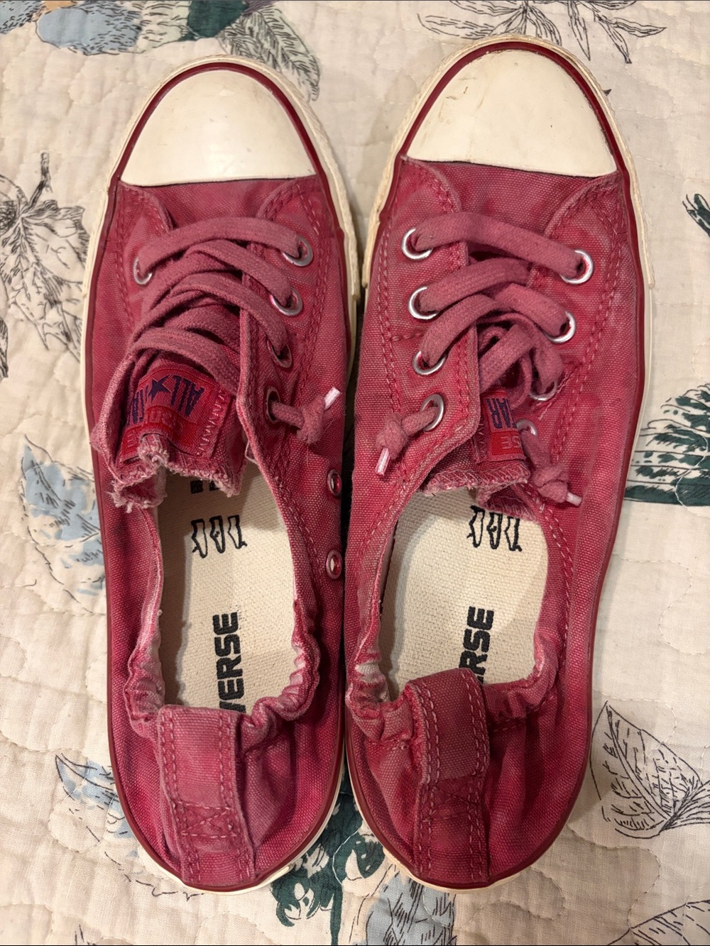 Converse red canvas Low-Top Slip-On Sneakers SIZE 8